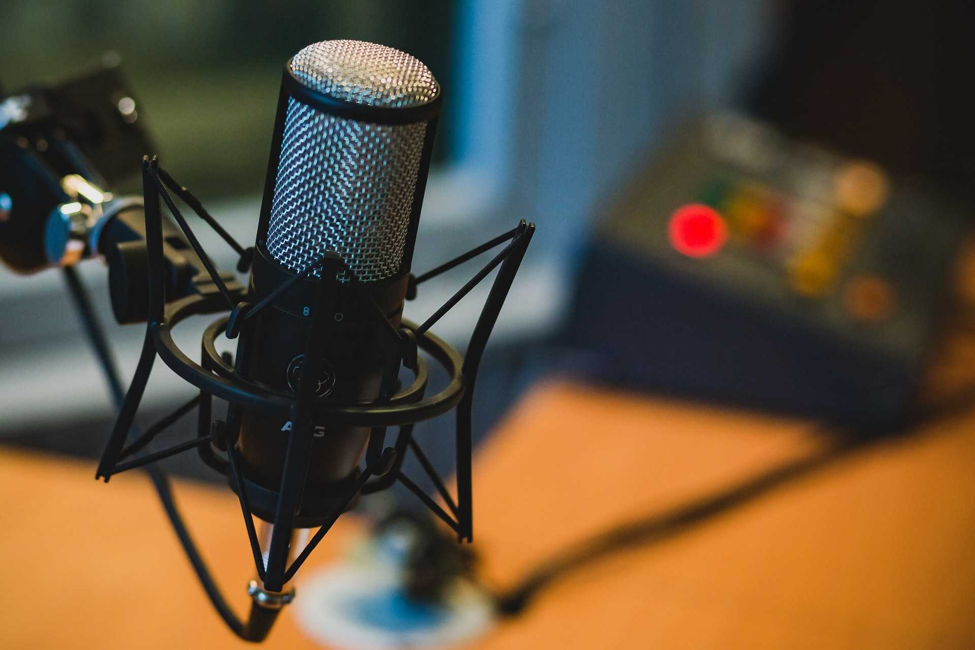 Podcasting Or Blogging: Which Is Better For Authors?